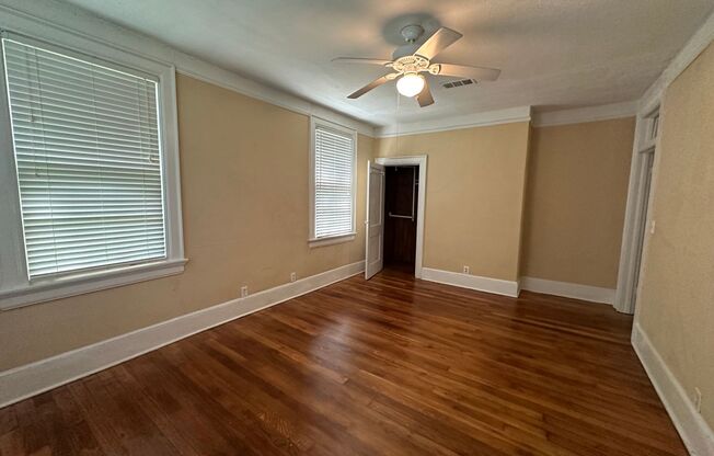 2 beds, 1 bath, 1,147 sqft, $950