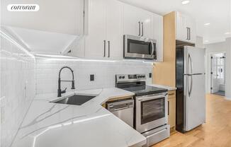 3 beds, 1 bath, $2,775, Unit PH3