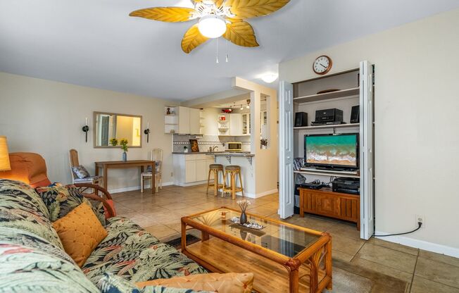 Fully Furnished 2 Bed/1.5 Bath, Maui Gardens Condo with Resort Amenities and Steps to the Beach!