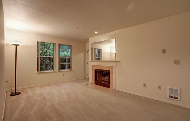 Charming 2BR 2BA Condo in great Bellevue location.