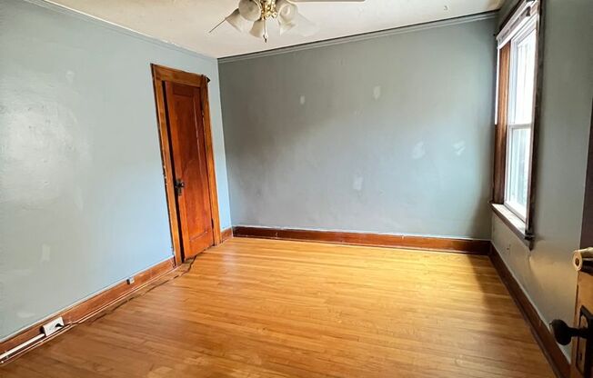 4 beds, 1 bath, $1,775, Unit 1732 E 5th Street