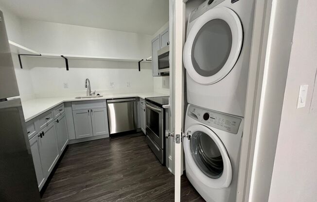 2 beds, 2 baths, 912 sqft, $1,810, Unit 704
