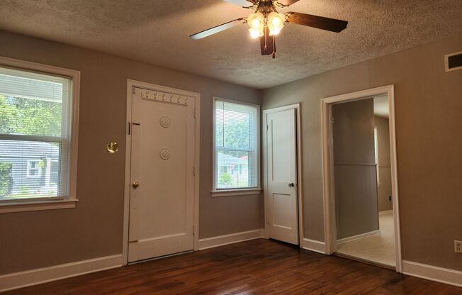 Charming 2 Bedroom 1 Bathroom home near Thunderbolt and Midtown!
