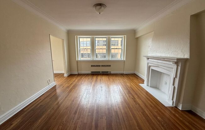 2 beds, 2 baths, 1,303 sqft, $2,400, Unit New King Edward  201