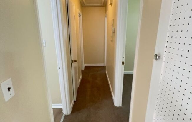 3 beds, 1 bath, $875