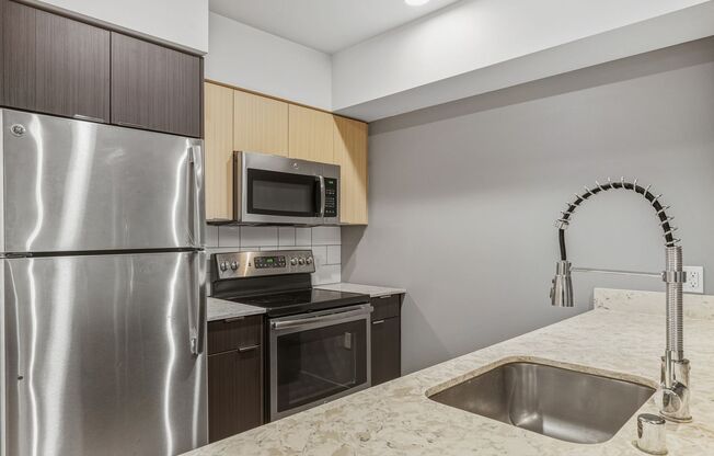 1 bed, 1 bath, 587 sqft, $1,975, Unit 703