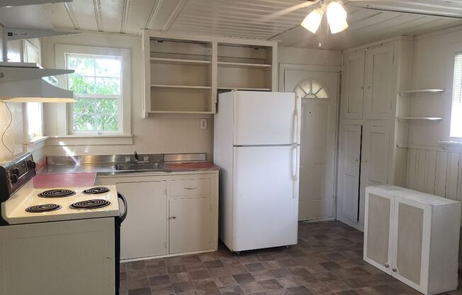 921 Willow St Unit A - Cozy upstairs 1BR 1BA apartment near Downtown, VA and Renown Hospitals