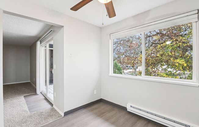 2 beds, 1 bath, 832 sqft, $1,479, Unit 4-40