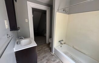 3 beds, 1 bath, $1,800, Unit UNIT 2