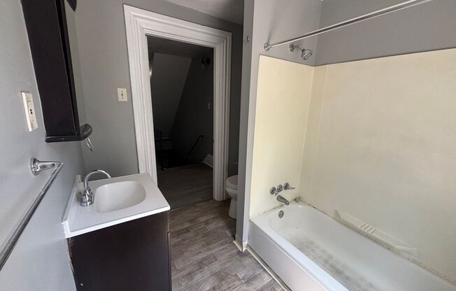 Newly updated 3 bedroom apartment in Mt Washington !