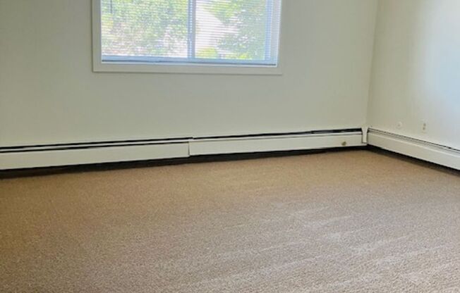 2 beds, 1 bath, 800 sqft, $1,895, Unit 10-12