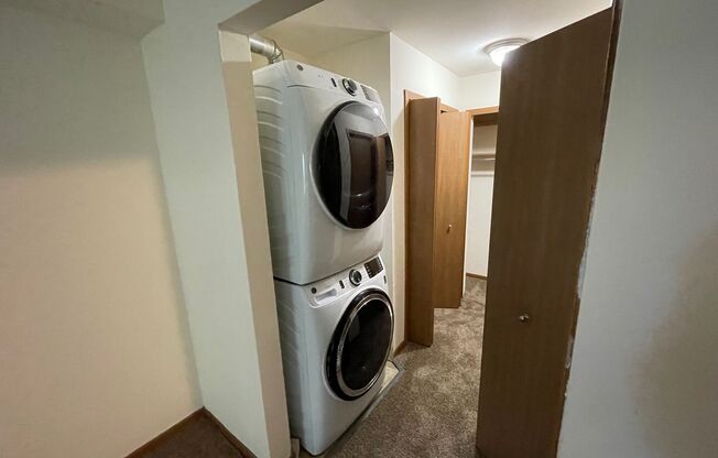 3 beds, 1 bath, 1,040 sqft, $1,800, Unit 3172-104