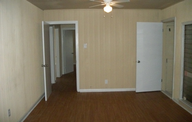 2 beds, 1 bath, $1,100