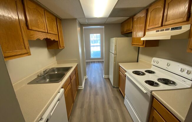 2 beds, 1.5 baths, $995, Unit 410C Leafmore Rd