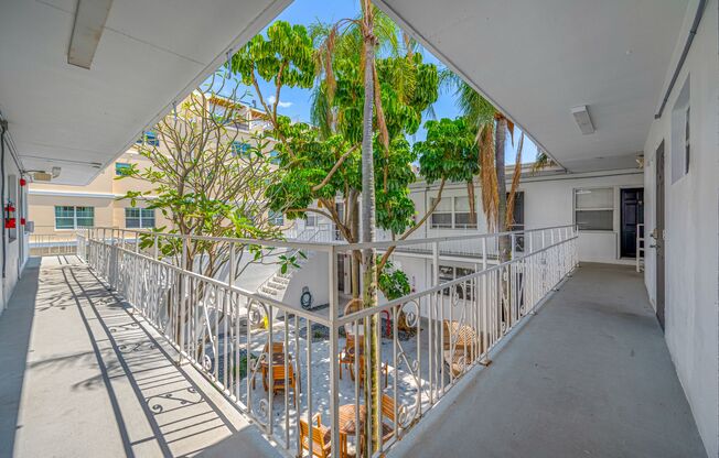 Satoshi Hideout- Simple living in Downtown St Pete