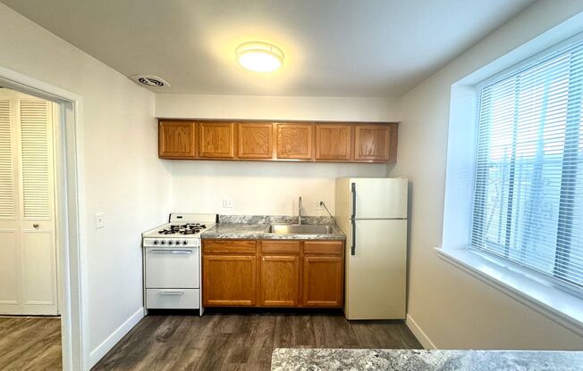 2 beds, 2 baths, $1,795, Unit 2