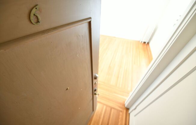 Studio, 1 bath, $1,895, Unit 06