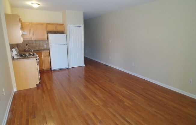 1 bed, 1 bath, 900 sqft, $1,400