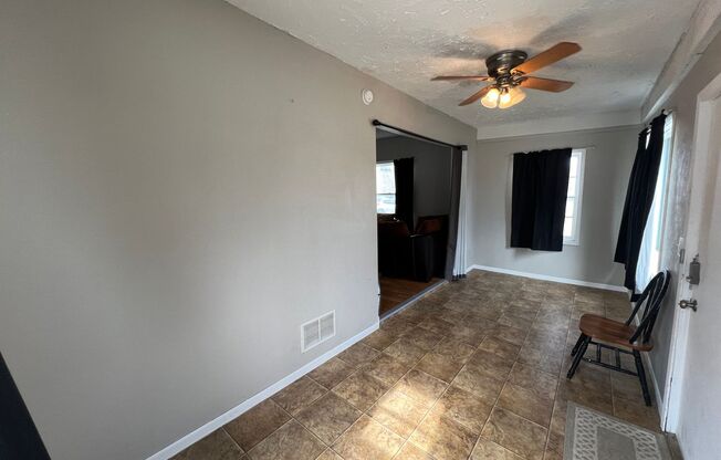 2 beds, 1 bath, $1,000, Unit A423-1