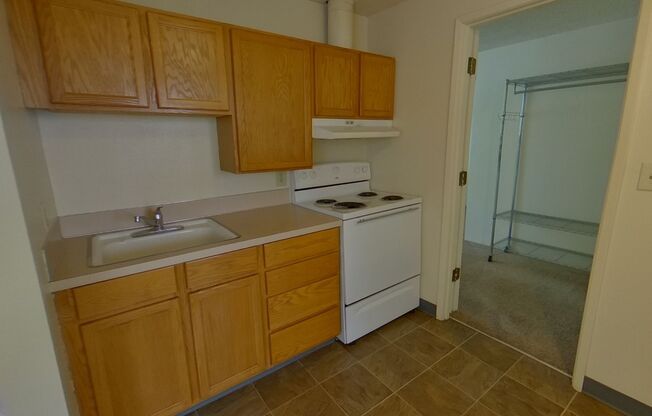 2 beds, 1 bath, $1,200, Unit 3