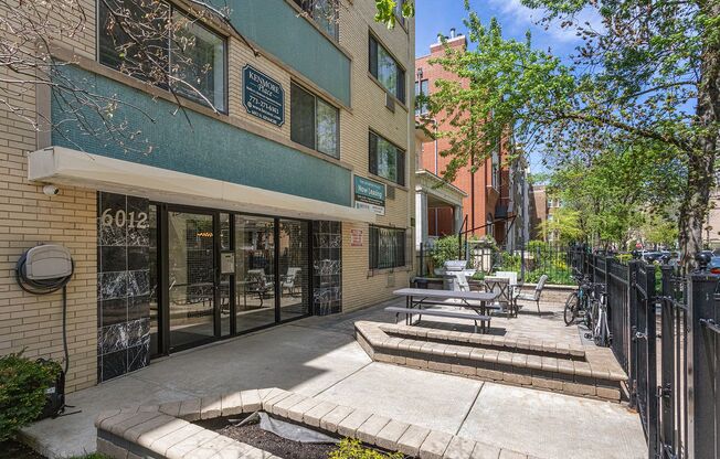 Studio, 1 bath, 359 sqft, $1,340, Unit 2E