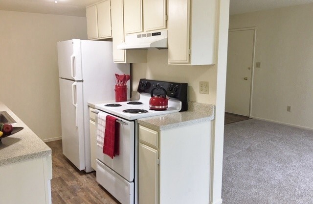 1 bed, 1 bath, 640 sqft, $1,425, Unit 77