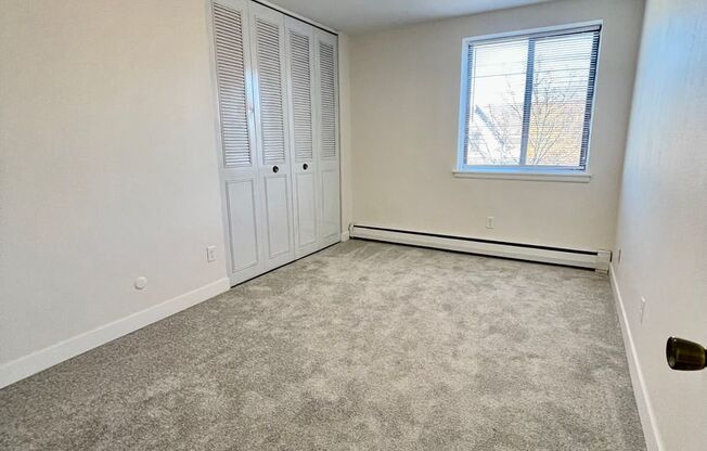 2 beds, 1 bath, $1,295, Unit 302