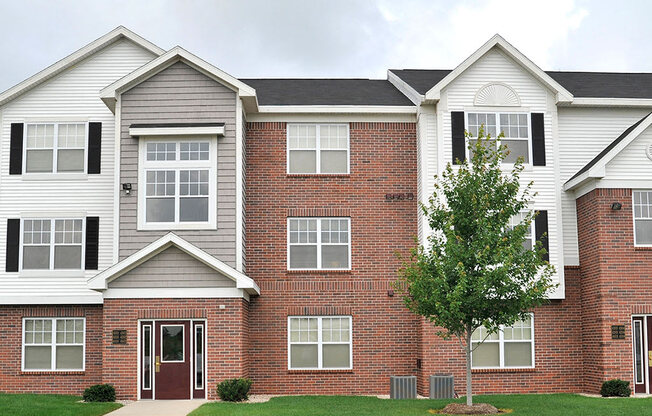 Modern Apartment Living at Towne Lakes Apartments, Grand Chute, Wisconsin