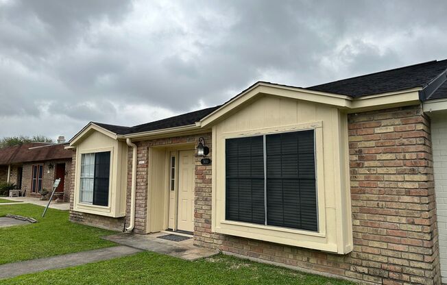 COMING SOON - 3 Bedroom, 2 Bathroom for Rent!