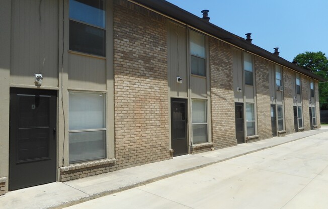 2504 N Hudson ($0 Renew Fee)