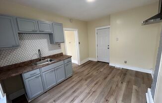 2 beds, 1 bath, $925, Unit 3- Lower Rear