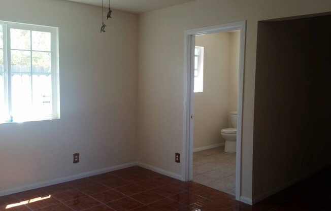 206 W CEDAR AVE
