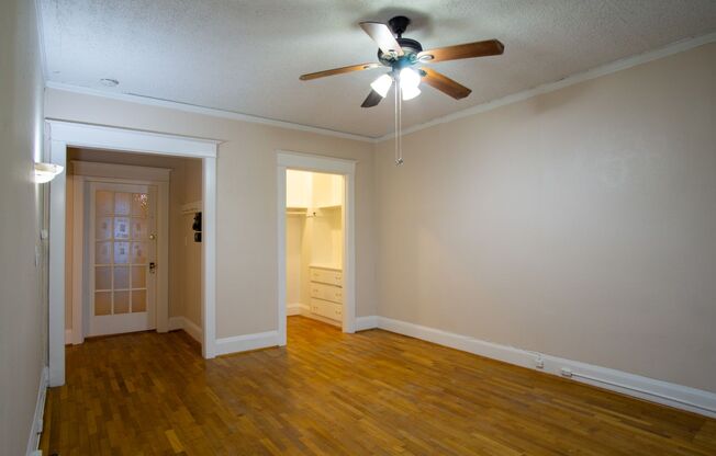 Sweet & Spacious SE Studio Close to Everything!