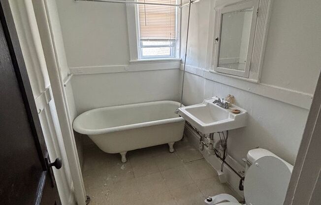 1 bed, 1 bath, 321 sqft, $2,080, Unit 105 Summer #305