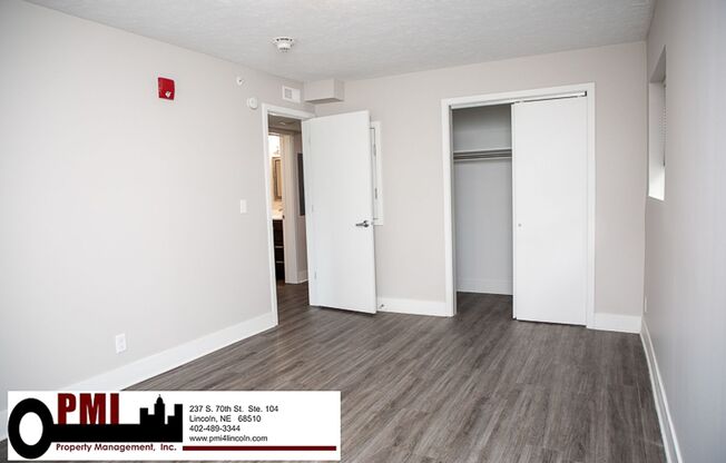 2 beds, 1 bath, $1,050, Unit 4001 Holdrege St. #7