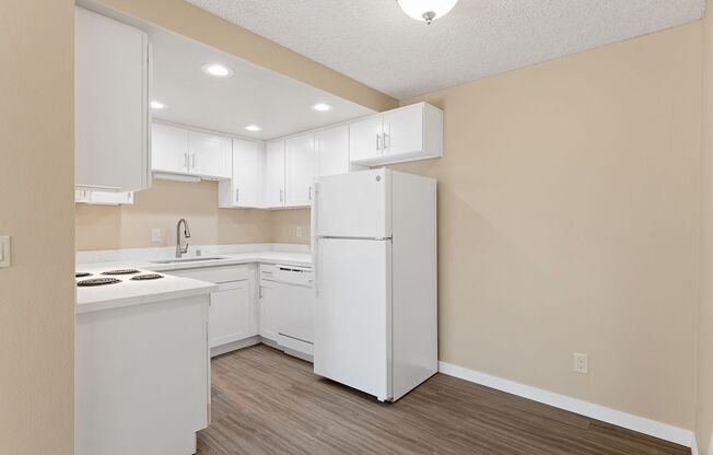 2 beds, 1 bath, 765 sqft, $2,395, Unit 301
