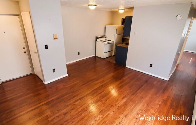 1 bed, 1 bath, 635 sqft, $730, Unit #10