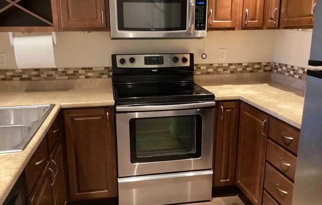 Charming Edmonds Condo with Two Garages and Modern Comforts