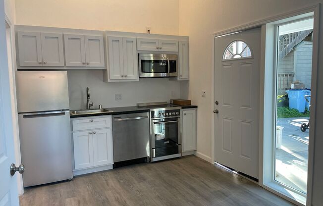 1 bed, 1 bath, 400 sqft, $2,195, Unit 2911A (Rear Unit)