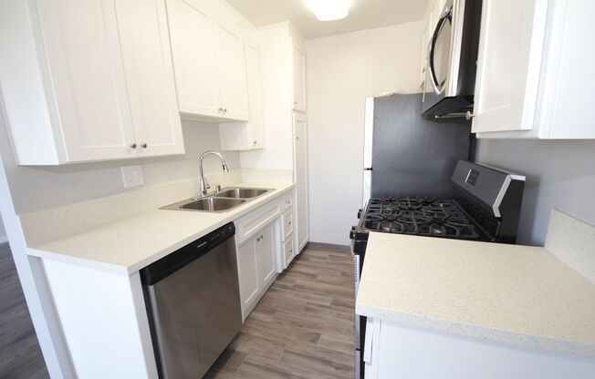 1 bed, 1 bath, $2,295, Unit 35-347