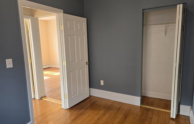3 beds, 1 bath, 1,400 sqft, $2,900, Unit 3