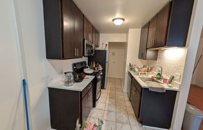 1 bed, 1 bath, 750 sqft, $1,595, Unit 1111H-300