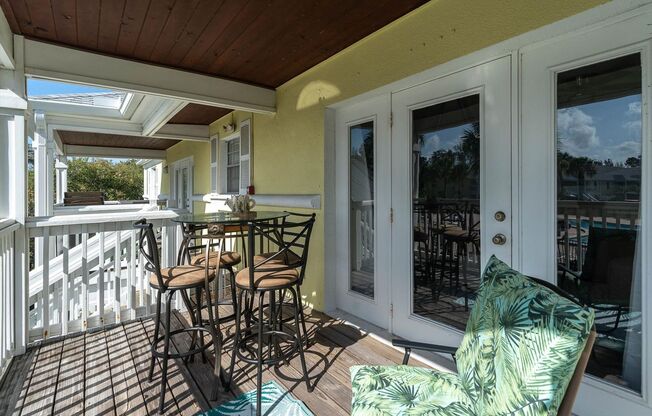 2 beds, 1 bath, $2,100