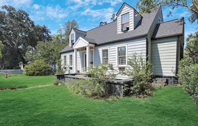 Charming bungalow downtown