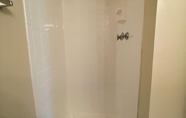 2 beds, 2 baths, 1,000 sqft, $1,975, Unit 14227 #301