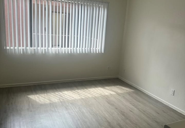 1132 1021 N WILMINGTON BLVD