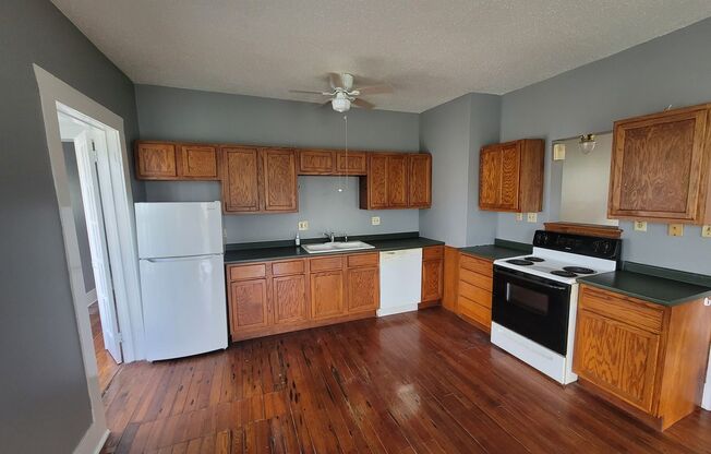 1 bed, 1 bath, 600 sqft, $1,250, Unit 1528 Church St. #3