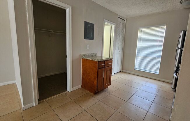 Studio, 1 bath, 450 sqft, $1,550, Unit 303