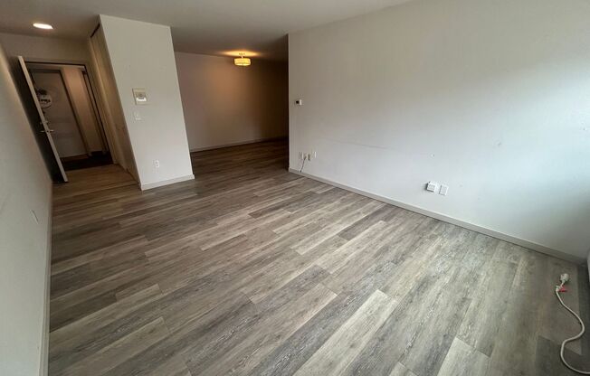 2 beds, 1 bath, $1,395, Unit 122