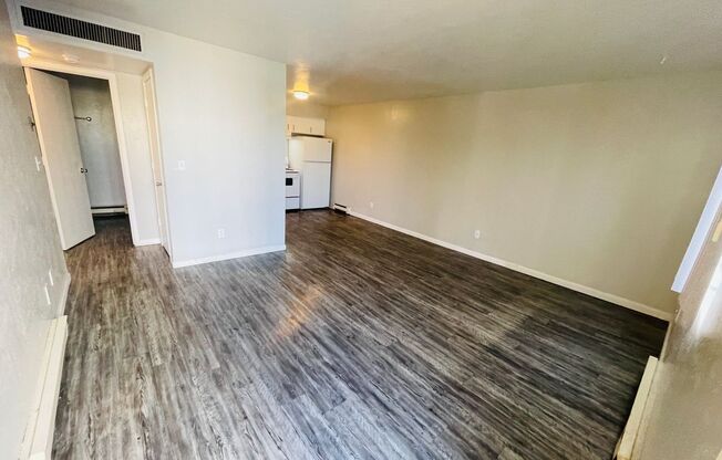 Upstairs, Remodeled Two Bedroom at The Landing!!